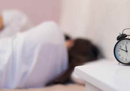 深度睡眠多久比较好(一天深睡眠1小时正常吗)