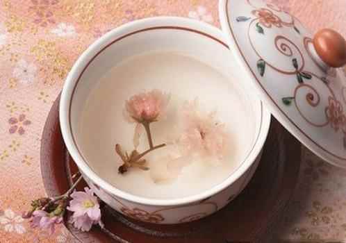盐渍樱花可以做什么(盐渍樱花可以做什么吃的)