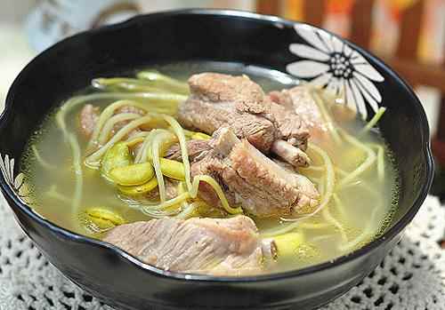 排骨豆芽汤(豆芽、肋排、干贝清洗