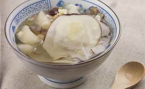川贝海底椰炖雪梨的做法(功效滋阴清热、润肺止咳)